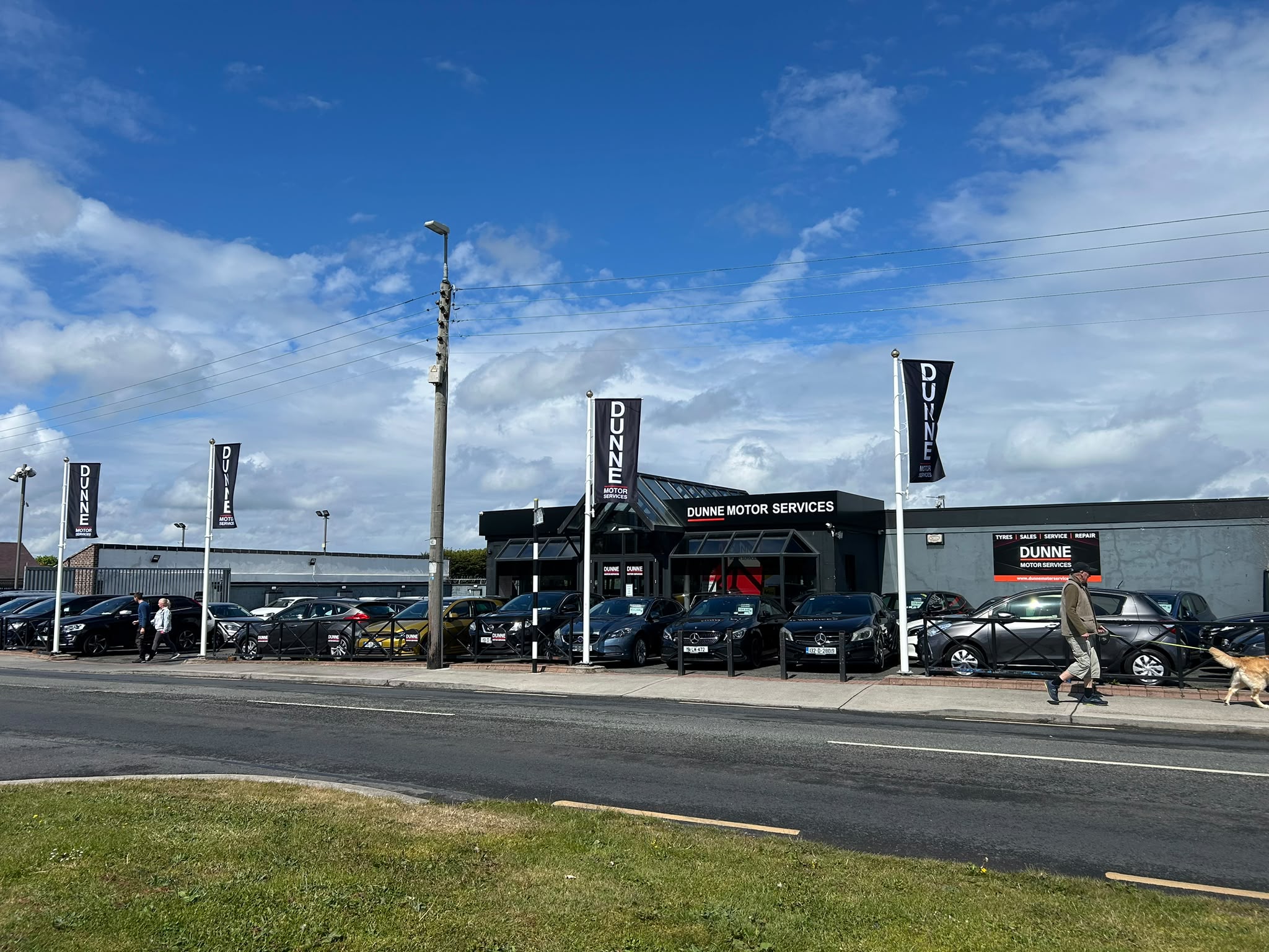 Rotating banner arms, Dunne Motors
